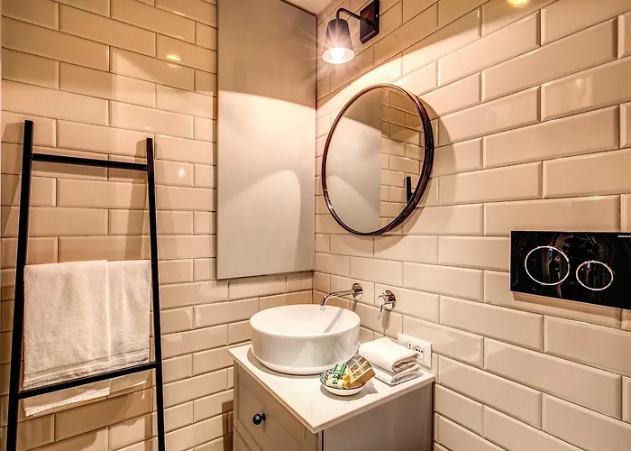 Decharme With Terrace In Monti Apartament *